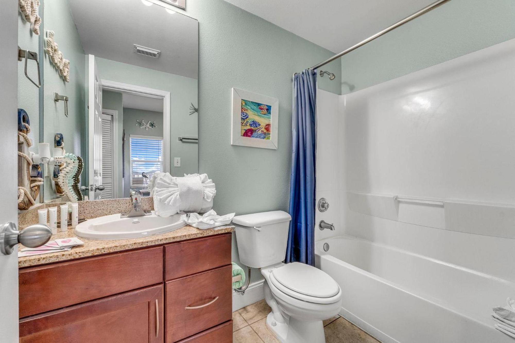 Laketown Wharf 1331 Apartment *