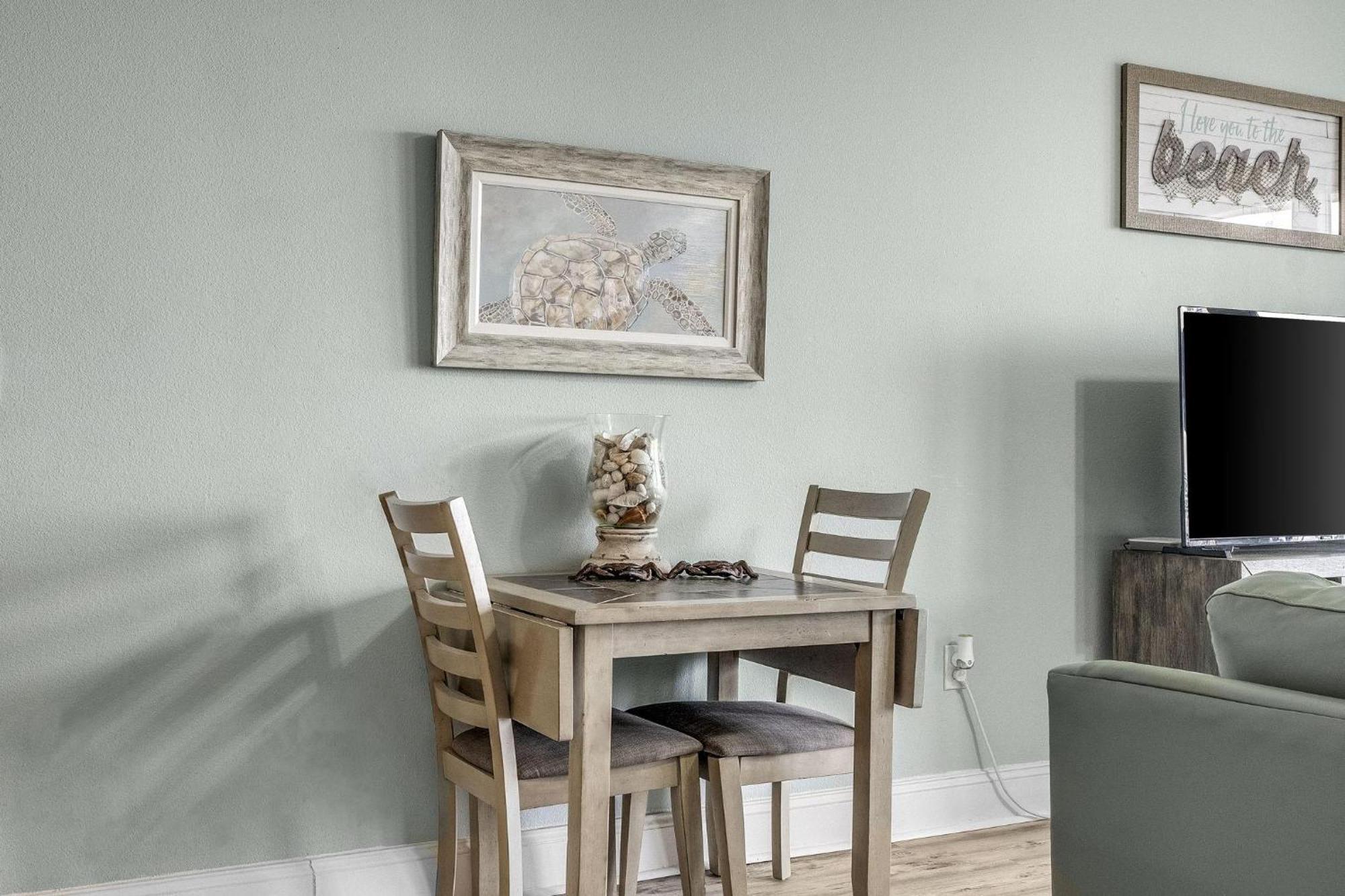 Laketown Wharf 1331 Apartment *