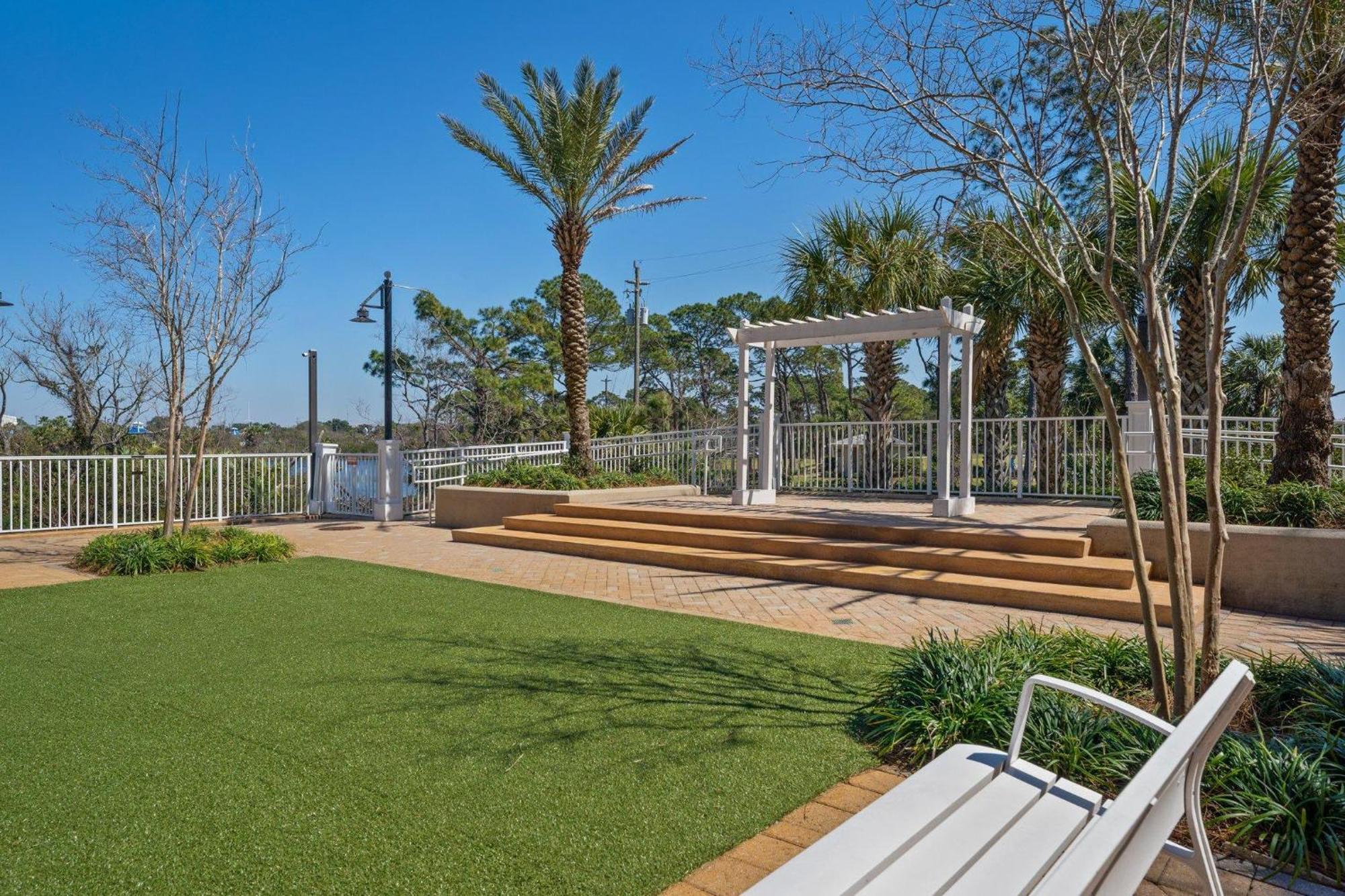 Laketown Wharf 1331 Apartment *